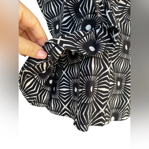 Anthropologie  women’s one shoulder ruffle top black/white size small NWT - Picture 7 of 13